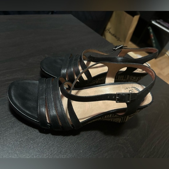 Abeo Black  Kitten Wedge Sandals Sz 8WN - Picture 4 of 4